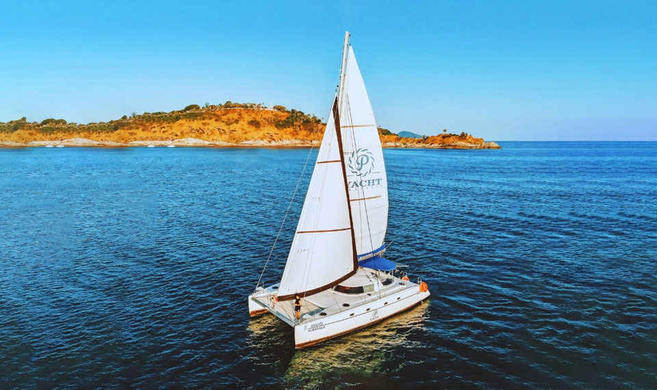 catamaran-sailing-tour-kahung-beach-coral-island catamaran sailing tour to kahung beach coral island