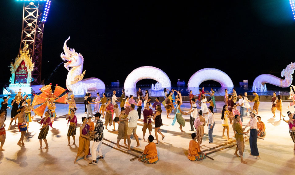 dancing at siam niramit show phuket