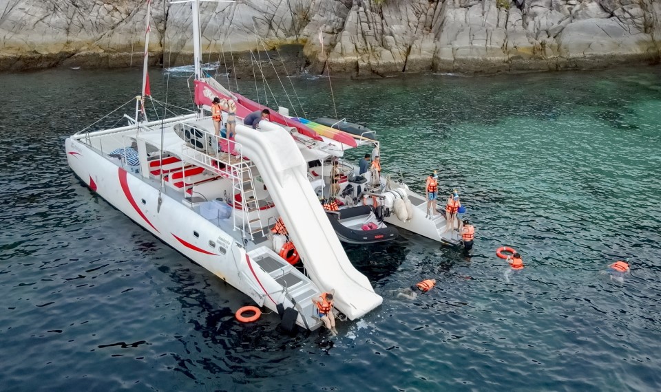 coral and raya island sailing yacht catamaran 3 coral and raya island tour