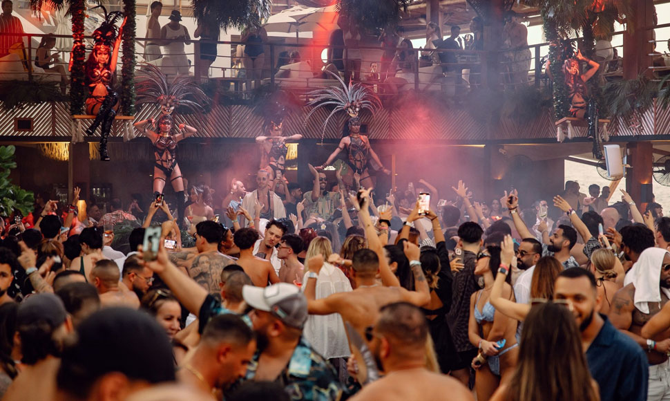 party-at-yona-beach-club-phuket